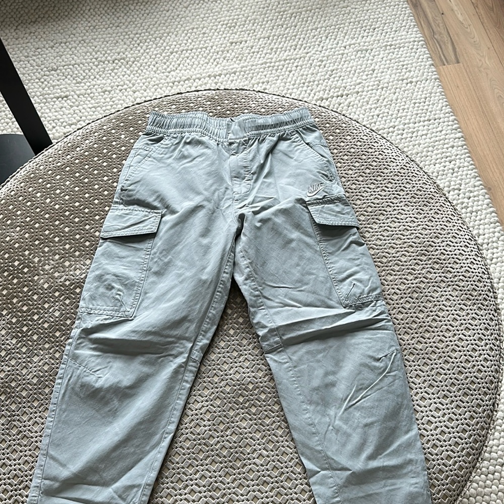Men’s XS-S nike cargo style pant